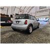 Image 14 : PARKSVILLE - 2004 MINI COOPER, SILVER, 182561 KMS, FRONT WHEEL DRIVE. - PC54226