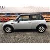 Image 23 : PARKSVILLE - 2004 MINI COOPER, SILVER, 182561 KMS, FRONT WHEEL DRIVE. - PC54226