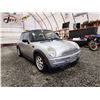 Image 8 : PARKSVILLE - 2004 MINI COOPER, SILVER, 182561 KMS, FRONT WHEEL DRIVE. - PC54226