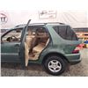 Image 42 : PARKSVILLE - 2001 MERCEDES ML320, GREEN,  300690 KMS, ALL WHEEL DRIVE. - B277450