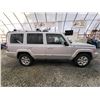 Image 11 : PARKSVILLE - 2006 JEEP COMMANDER, SILVER, 172467 MILES, FOUR WHEEL DRIVE. - B166905