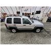 Image 12 : PARKSVILLE - 2006 JEEP LIBERTY, SILVER, 265668 KMS, 4X4. - D275342