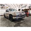 Image 8 : PARKSVILLE - 2005 CHEVROLET SILVERADO K1500, GREY, 245857 KMS, FOUR WHEEL DRIVE. - D221449