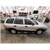 Image 13 : PARKSVILLE - 2002 HYUNDAI SANTA FE, SILVER, 251745 KMS, FRONT WHEEL DRIVE. - D332333