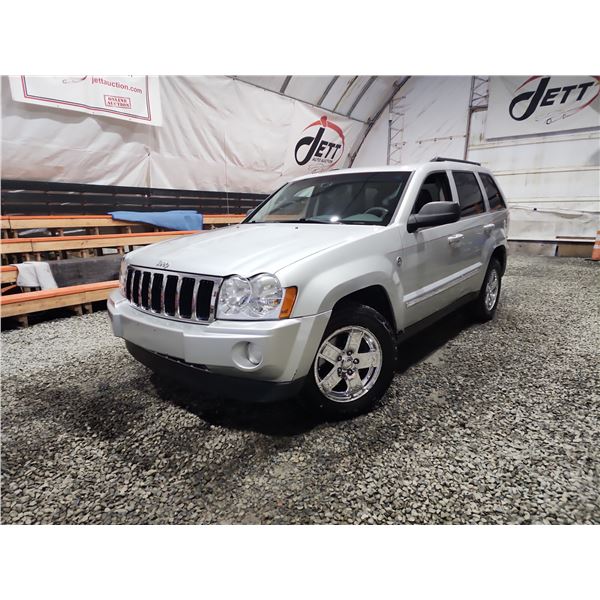 PARKSVILLE - 2006 JEEP GRAND CHEROKEE, SILVER, 190395 KMS, FOUR WHEEL DRIVE. NO RESERVE. - D308918
