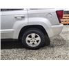 Image 29 : PARKSVILLE - 2006 JEEP GRAND CHEROKEE, SILVER, 190395 KMS, FOUR WHEEL DRIVE. NO RESERVE. - D308918
