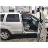 Image 36 : PARKSVILLE - 2006 JEEP GRAND CHEROKEE, SILVER, 190395 KMS, FOUR WHEEL DRIVE. NO RESERVE. - D308918