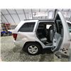 Image 40 : PARKSVILLE - 2006 JEEP GRAND CHEROKEE, SILVER, 190395 KMS, FOUR WHEEL DRIVE. NO RESERVE. - D308918