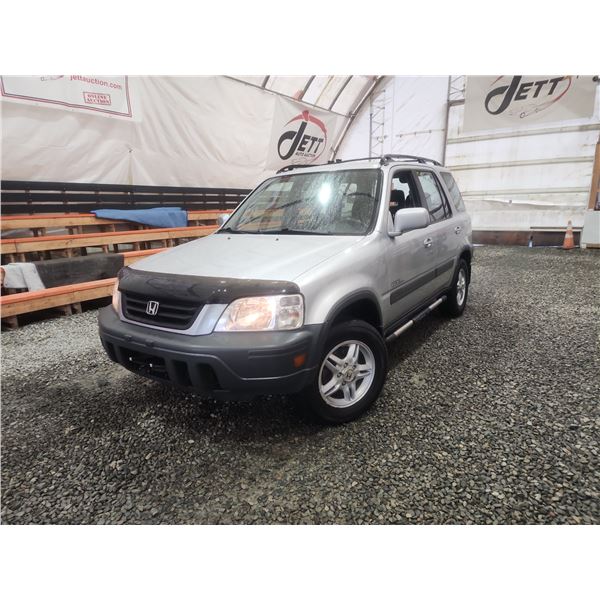 PARKSVILLE - 2001 HONDA CRV, SILVER, 316240 KMS, FOUR WHEEL DRIVE. NO RESERVE. - D809719