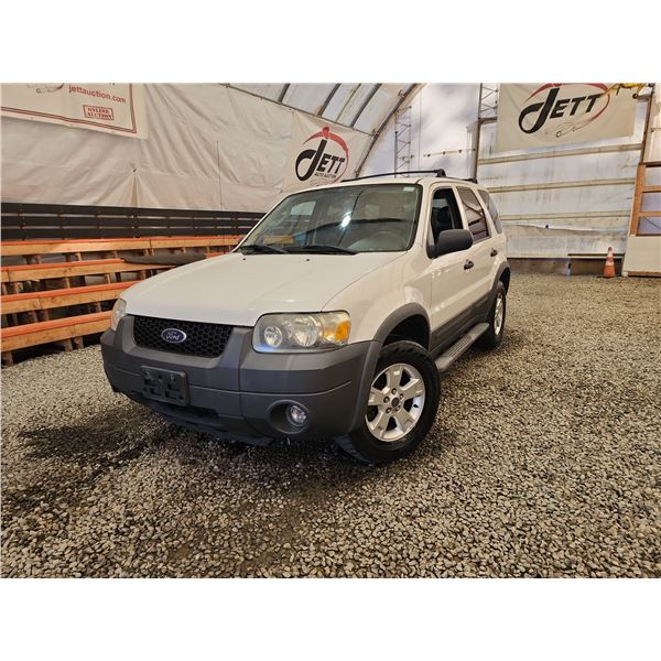 PARKSVILLE - 2006 FORD ESCAPE, WHITE, 262103 KMS, FOUR WHEEL DRIVE. - DB76686