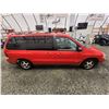 Image 12 : PARKSVILLE - 2002 FORD WINDSTAR, RED, 157454 KMS, FRONT WHEEL DRIVE. - DB72484
