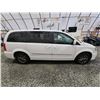Image 11 : PARKSVILLE - 2015 CHRYSLER TOWN AND COUNTRY, WHITE, 188541 KMS, FRONT WHEEL DRIVE. - D714640