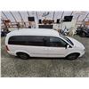 Image 13 : PARKSVILLE - 2015 CHRYSLER TOWN AND COUNTRY, WHITE, 188541 KMS, FRONT WHEEL DRIVE. - D714640