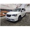 Image 1 : PARKSVILLE - 2015 CHRYSLER TOWN AND COUNTRY, WHITE, 188541 KMS, FRONT WHEEL DRIVE. - D714640