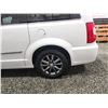 Image 29 : PARKSVILLE - 2015 CHRYSLER TOWN AND COUNTRY, WHITE, 188541 KMS, FRONT WHEEL DRIVE. - D714640