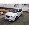 Image 4 : PARKSVILLE - 2015 CHRYSLER TOWN AND COUNTRY, WHITE, 188541 KMS, FRONT WHEEL DRIVE. - D714640