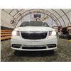 Image 5 : PARKSVILLE - 2015 CHRYSLER TOWN AND COUNTRY, WHITE, 188541 KMS, FRONT WHEEL DRIVE. - D714640