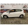 Image 22 : PARKSVILLE - 2019 HONDA FIT, WHITE, 81155 KMS, FRONT WHEEL DRIVE. NO RESERVE. - D101209