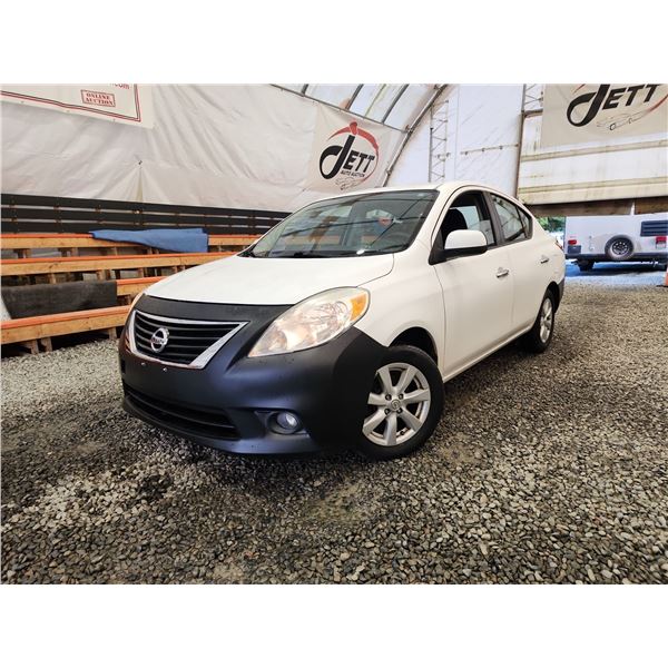 PARKSVILLE - 2013 NISSAN VERSA, WHITE, 216608 KMS, FRONT WHEEL DRIVE. - B837353