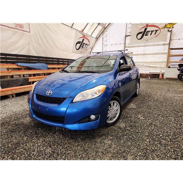 PARKSVILLE - 2009 TOYOTA MATRIX, BLUE, 273680 KMS, FRONT WHEEL DRIVE. - B040319