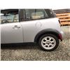 Image 29 : PARKSVILLE - 2004 MINI COOPER, SILVER, 182561 KMS, FRONT WHEEL DRIVE. - PC54226