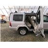 Image 40 : PARKSVILLE - 2006 JEEP COMMANDER, SILVER, 172467 MILES, FOUR WHEEL DRIVE. - B166905