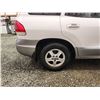 Image 27 : PARKSVILLE - 2005 HYUNDAI SANTA FE, WHITE, 193197 KMS, ALL WHEEL DRIVE. - D977927
