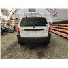 Image 37 : PARKSVILLE - 2006 FORD ESCAPE, WHITE, 258420 KMS, FOUR WHEEL DRIVE. - JC73909