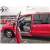 Image 46 : PARKSVILLE - 2002 FORD WINDSTAR, RED, 157454 KMS, FRONT WHEEL DRIVE. - DB72484