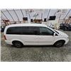 Image 12 : PARKSVILLE - 2015 CHRYSLER TOWN AND COUNTRY, WHITE, 188541 KMS, FRONT WHEEL DRIVE. - D714640