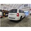 Image 14 : PARKSVILLE - 2015 CHRYSLER TOWN AND COUNTRY, WHITE, 188541 KMS, FRONT WHEEL DRIVE. - D714640