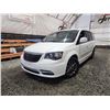 Image 1 : PARKSVILLE - 2015 CHRYSLER TOWN AND COUNTRY, WHITE, 188541 KMS, FRONT WHEEL DRIVE. - D714640