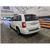 Image 20 : PARKSVILLE - 2015 CHRYSLER TOWN AND COUNTRY, WHITE, 188541 KMS, FRONT WHEEL DRIVE. - D714640