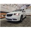 Image 2 : PARKSVILLE - 2015 CHRYSLER TOWN AND COUNTRY, WHITE, 188541 KMS, FRONT WHEEL DRIVE. - D714640