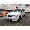 Image 3 : PARKSVILLE - 2015 CHRYSLER TOWN AND COUNTRY, WHITE, 188541 KMS, FRONT WHEEL DRIVE. - D714640