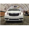 Image 5 : PARKSVILLE - 2015 CHRYSLER TOWN AND COUNTRY, WHITE, 188541 KMS, FRONT WHEEL DRIVE. - D714640