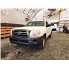 Image 2 : PARKSVILLE - 2010 TOYOTA TACOMA, NO RESERVE ,  WHITE, 273009 KMS- D722350