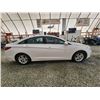 Image 11 : PARKSVILLE - 2012 HYUNDAI SONATA, WHITE, 134490 KMS, FRONT WHEEL DRIVE "NO RESERVE" - D492418
