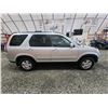 Image 11 : PARKSVILLE - 2002 HONDA CRV, SILVER, 310653 KMS, FOUR WHEEL DRIVE. - B807145
