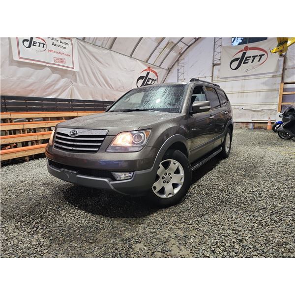 PARKSVILLE - 2010 KIA BORREGO, BROWN, 189020 KMS, FOUR WHEEL DRIVE. - B0Y9120