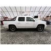 Image 11 : PARKSVILLE - 2009 CHEVROLET AVALANCHE, WHITE, 342072 KMS, 4X4 "NO RESERVE" - P209525