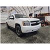 Image 8 : PARKSVILLE - 2009 CHEVROLET AVALANCHE, WHITE, 342072 KMS, 4X4 "NO RESERVE" - P209525