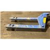 Image 3 : BLUE 5500LB CAPACITY INDUSTRIAL PALLET JACK