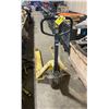 Image 2 : YELLOW 5500LB CAPACITY INDUSTRIAL PALLET JACK