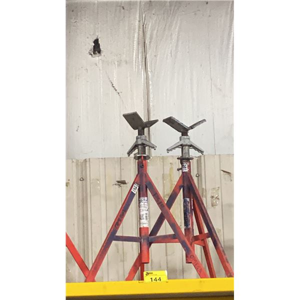 PAIR OF RIDGID VJ-99 V-HEAD ADJUSTABLE INDUSTRIAL PIPE STANDS