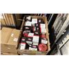 Image 2 : 2 LARGE BOXES OF ASSORTED NEW INDUSTRIAL BALDWIN VEHICLE FILTERS