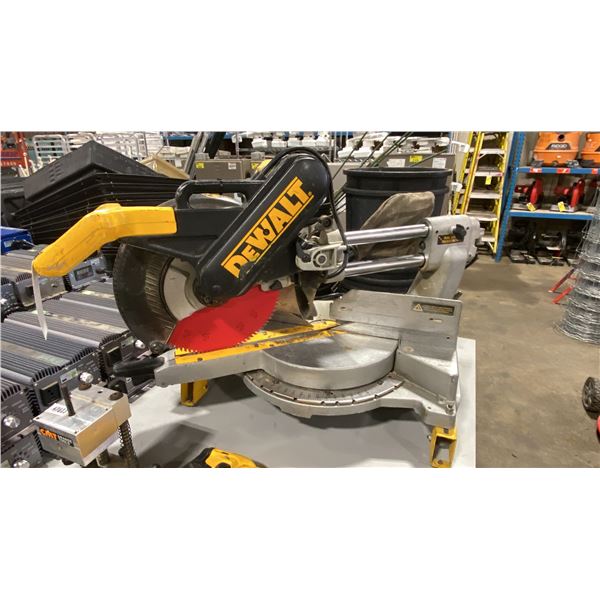 DEWALT INDUSTRIAL ELECTRIC COMPOUND MITER SAW WITH DEWALT FOLDING BENCH BRACKETS *NO STAND*