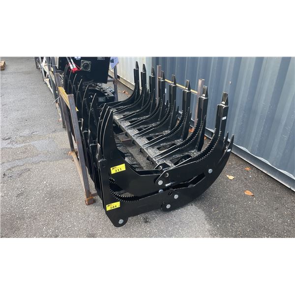 GIYI CLG72 BLACK 72" HYDRAULIC INDUSTRIAL SKID STEER CURVED LOG GRABBER ATTACHMENT