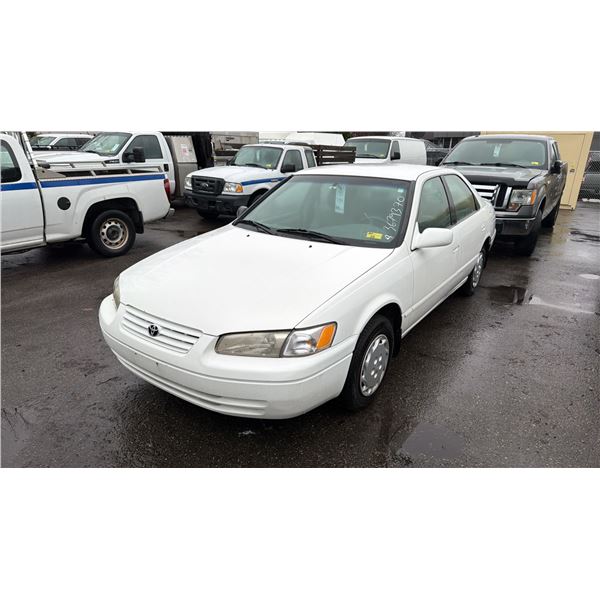 1998 TOYOTA CAMRY LE, 4DR SEDAN, WHITE, VIN JT2BG22K2W0149171,