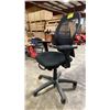 Image 2 : BLACK MESH BACK GAS LIFT MOBILE OFFICE CHAIR